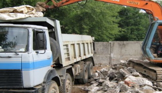 Вывоз строительного мусора с участка в Белой Калитве недорого от 1529 руб. | 2Землекопа-Бкл